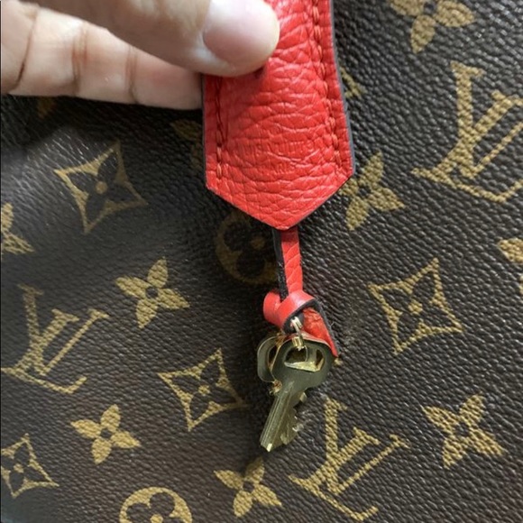 Authentic Louis Vuitton - Picture 5 of 12